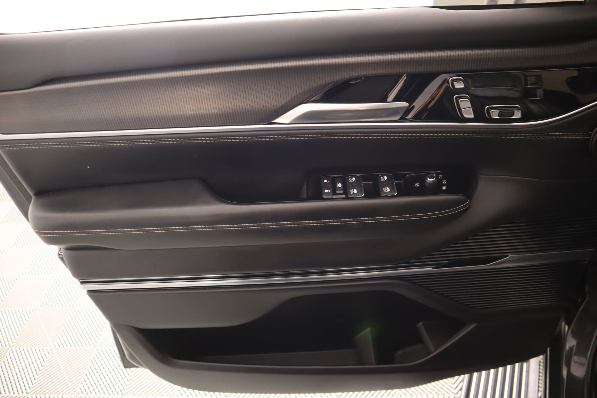 Used 2023 Jeep Grand Wagoneer Series II w/ Quick Order Packagew 28T image 18