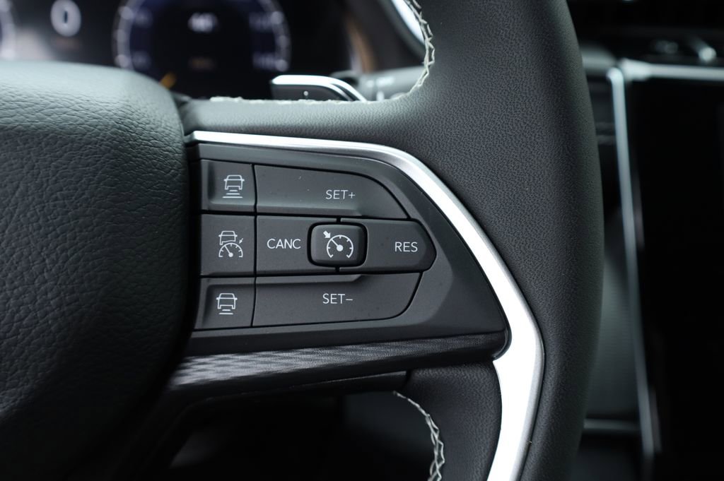 Used 2025 Jeep Grand Cherokee Laredo X w/ Trailer Tow Package image 24