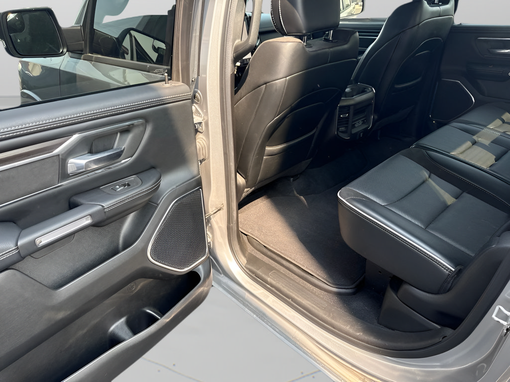 Used 2025 RAM 1500 Laramie w/ Sport Appearance Package AWD/4WD image 8