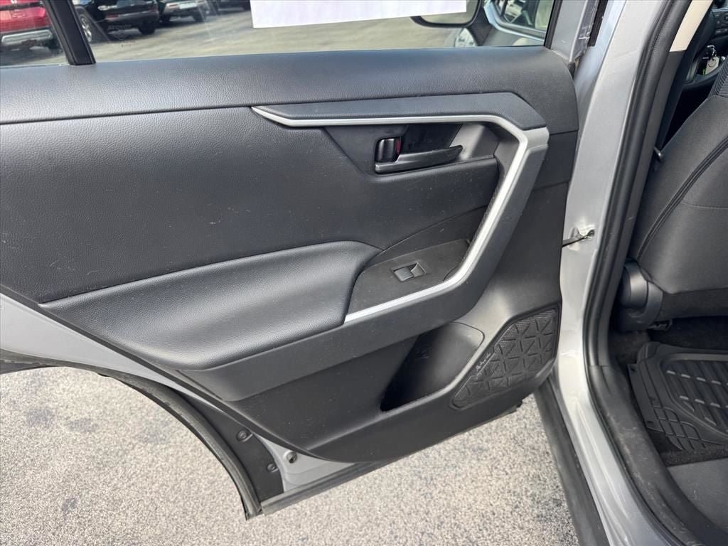 Used 2023 Toyota RAV4 LE AWD/4WD image 16
