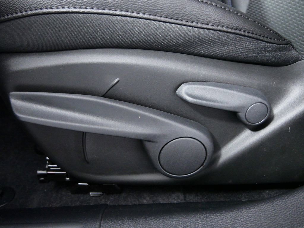 Used 2024 Jeep Compass Latitude image 34