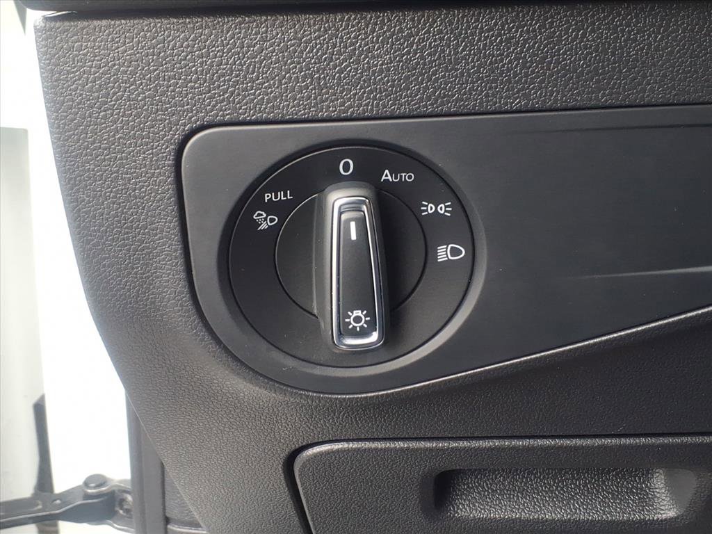 Certified 2022 Volkswagen Tiguan SEL R-Line image 21