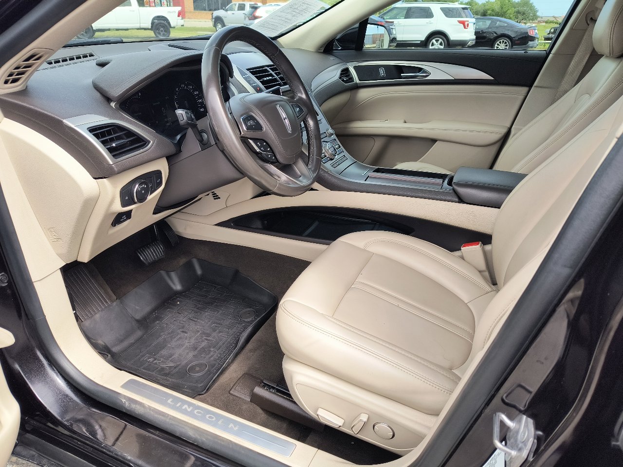 Used 2019 Lincoln MKZ Premiere image 2