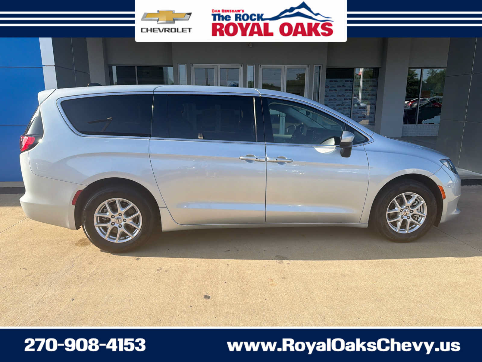Used 2023 Chrysler Voyager LX FWD image 8