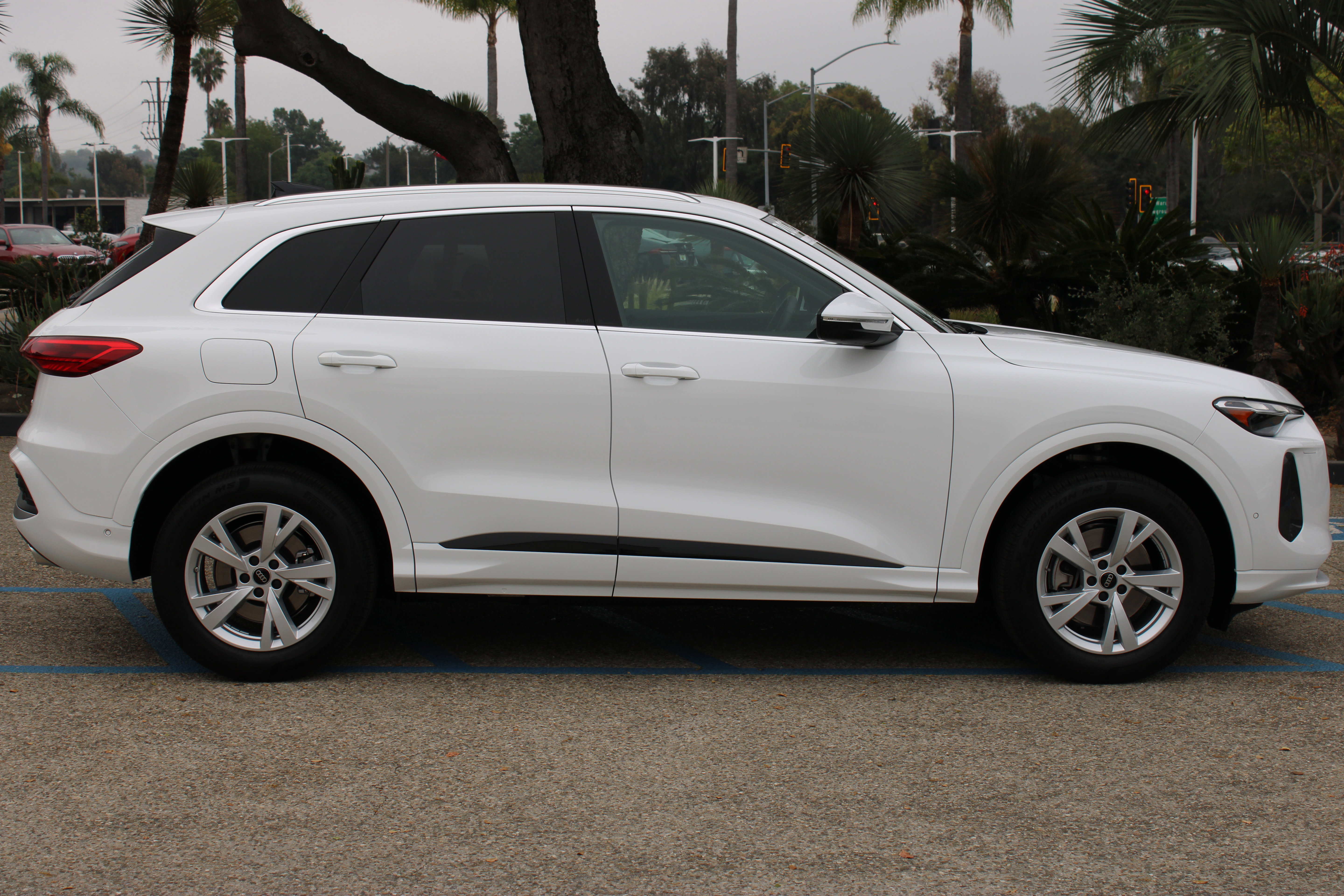 Certified 2025 Audi Q5 Premium w/ Convenience Package image 7