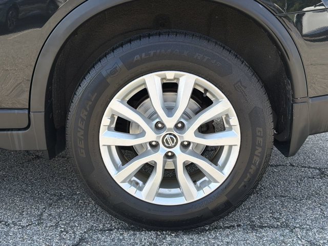 Certified 2018 Nissan Rogue SV w/ Sun & Sound Touring Package AWD/4WD image 11