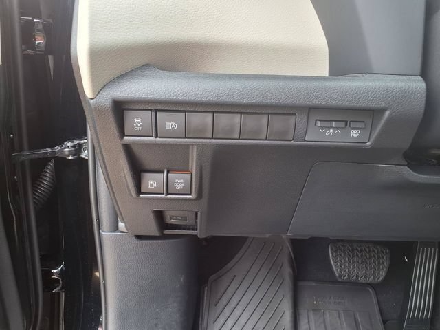 Used 2026 Toyota Sienna Limited FWD image 23