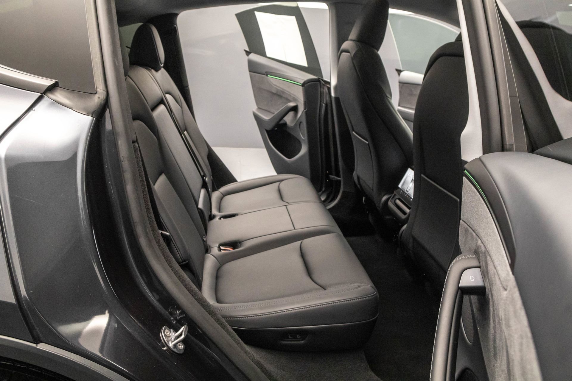 Used 2026 Tesla Model Y AWD image 32