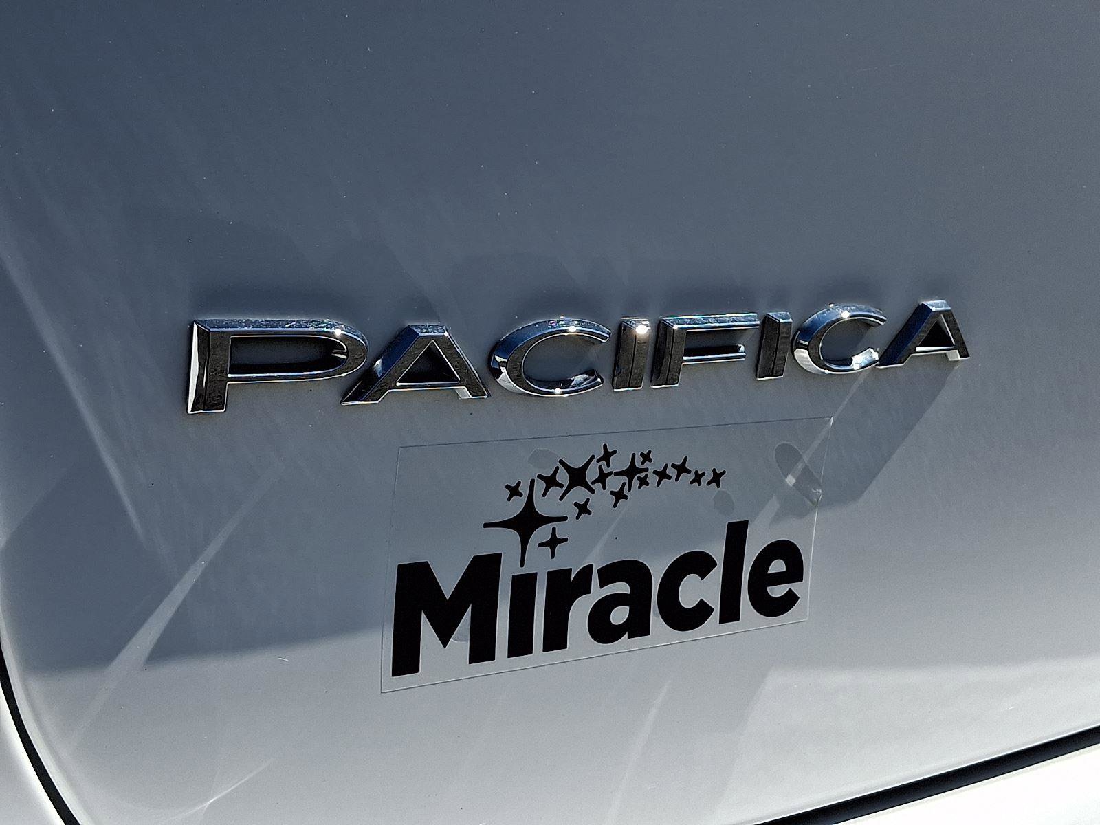 Certified 2024 Chrysler Pacifica Limited FWD image 31