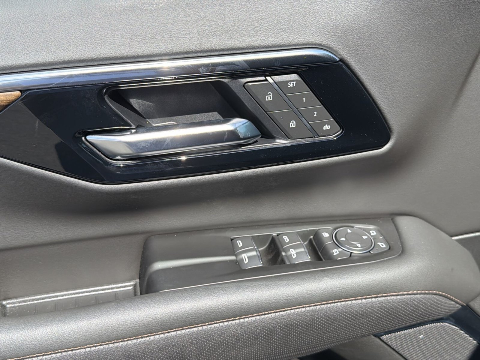 New 2026 Chevrolet Tahoe High Country AWD/4WD image 15