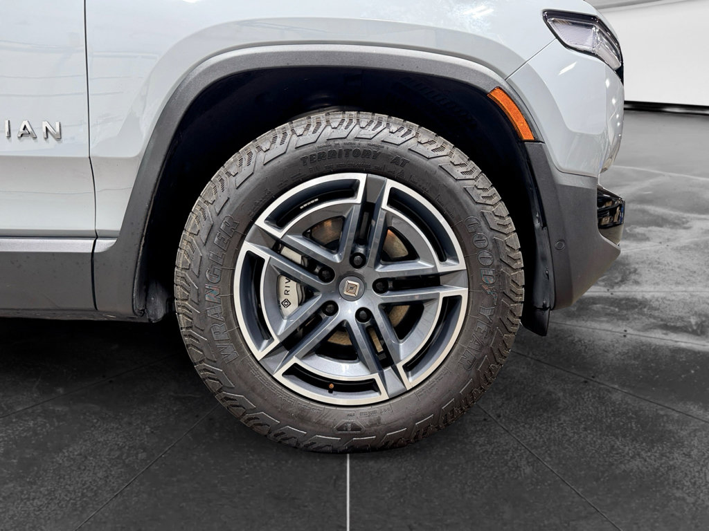 Used 2025 Rivian R1S Adventure Dual AWD/4WD image 35
