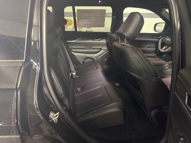New 2025 Jeep Grand Cherokee Limited w/ Black Appearance Package image 16