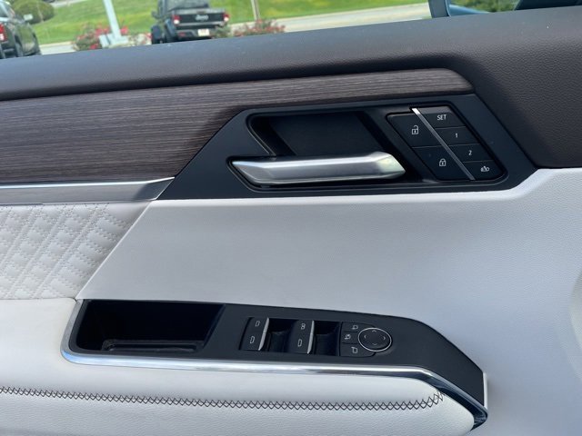 Used 2024 GMC Acadia Denali image 8