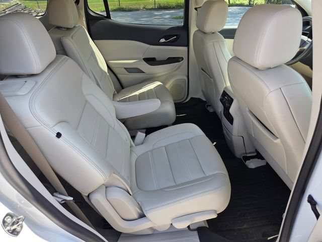 Used 2023 GMC Acadia Denali w/ Denali Technology Package FWD image 14