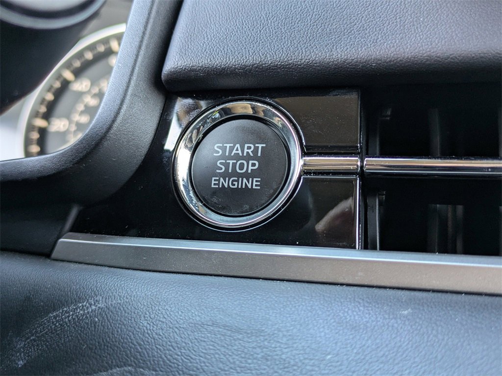 Used 2023 Mitsubishi Outlander SE image 28