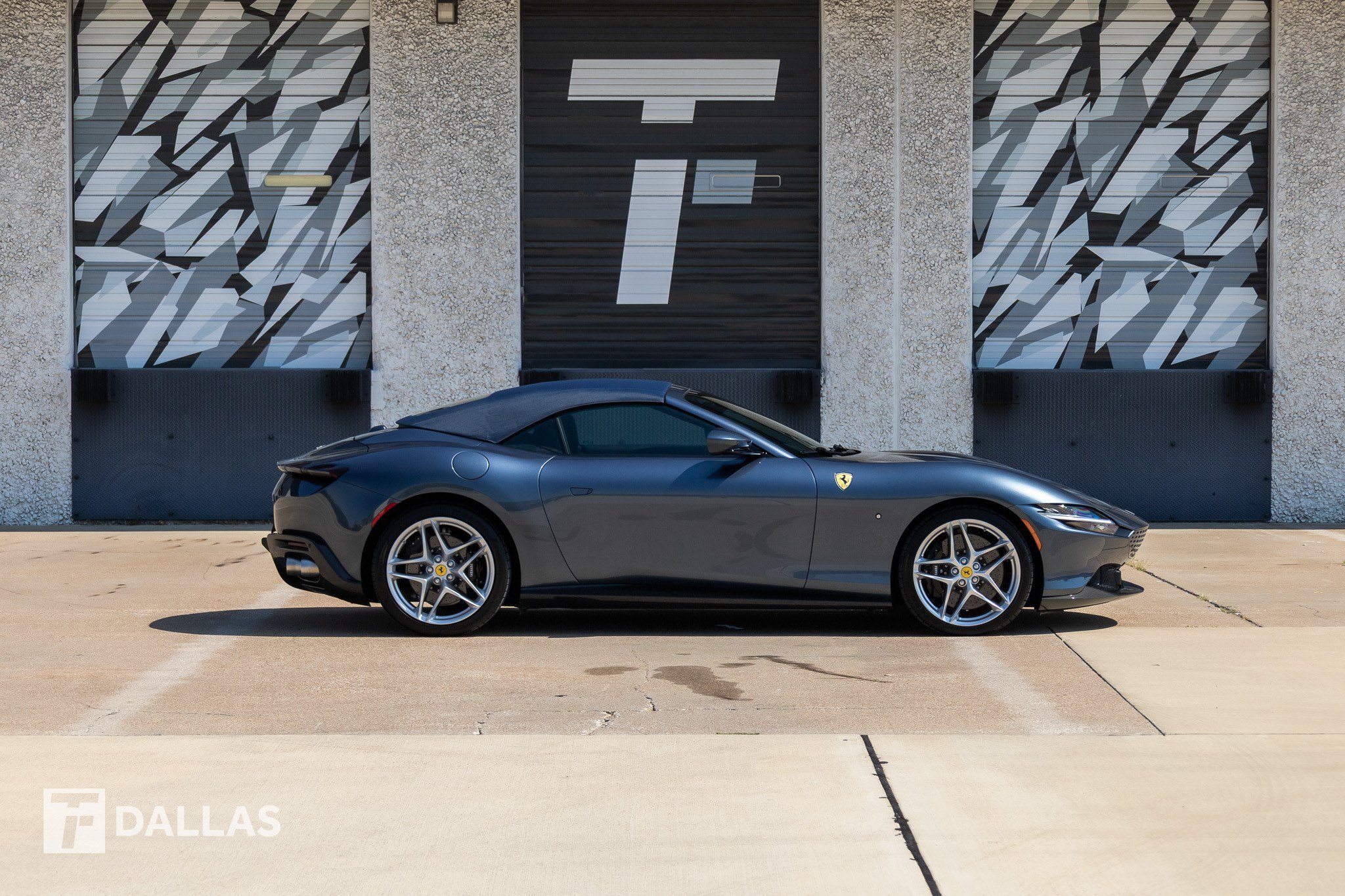 Used 2024 Ferrari Roma Spider RWD image 17