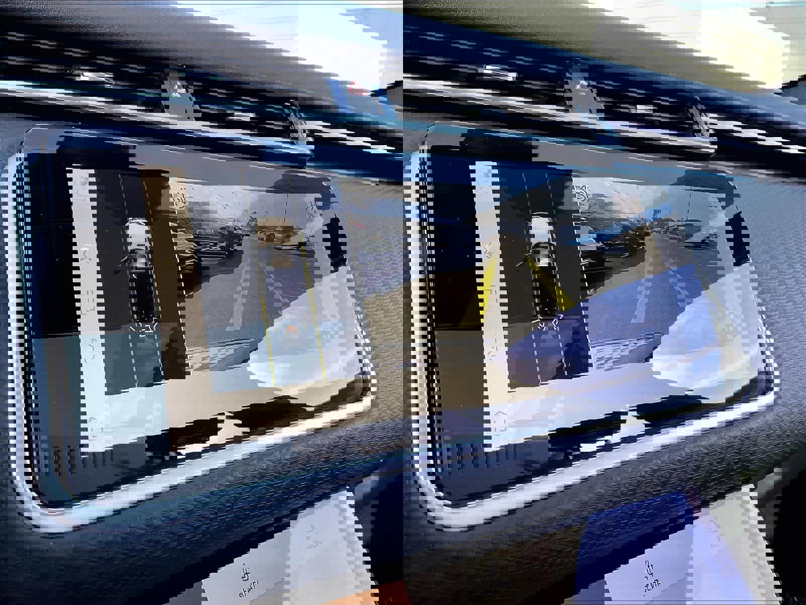 Used 2023 Land Rover Range Rover Velar R-Dynamic S image 22