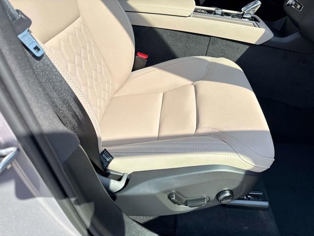 New 2026 Volvo XC90 B6 Plus w/ Protection Package Premier image 14