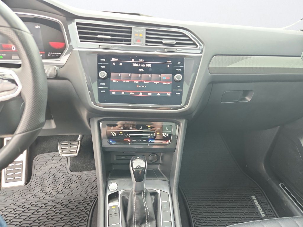 Used 2024 Volkswagen Tiguan SE R-Line AWD/4WD image 19