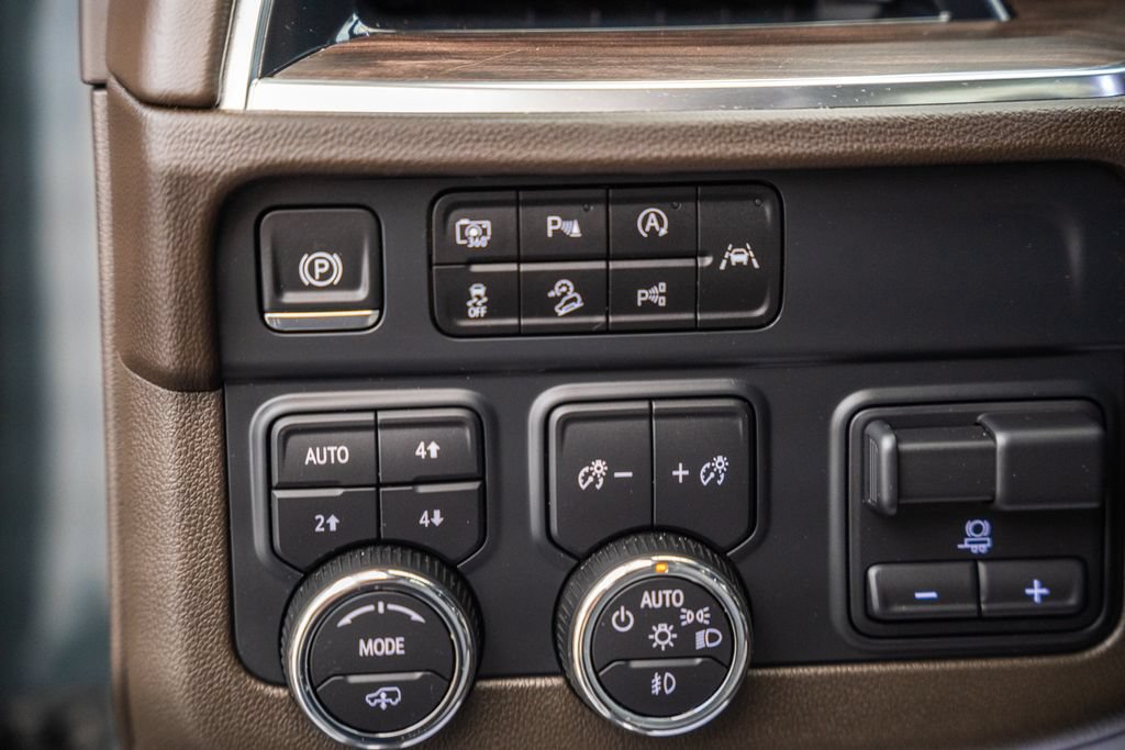 Used 2025 Chevrolet Tahoe Z71 w/ Z71 Off-Road Package AWD/4WD image 38
