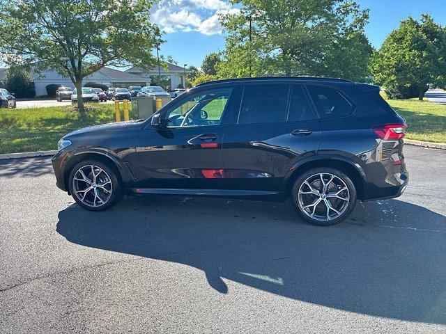 Used 2021 BMW X5 xDrive40i w/ M Sport Package AWD/4WD image 16