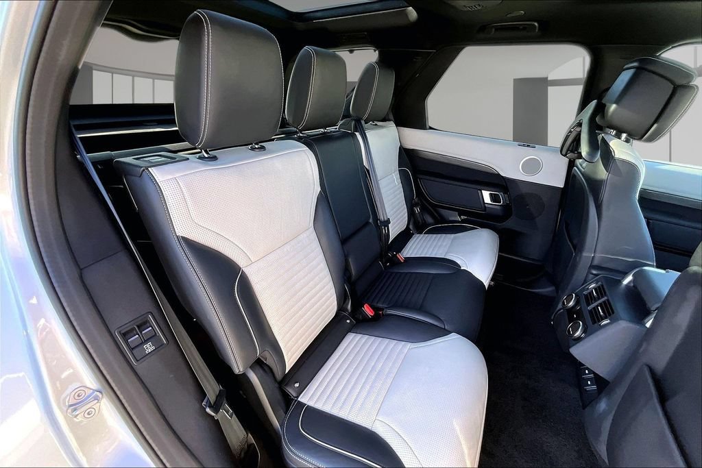 Certified 2023 Land Rover Discovery Metropolitan Edition AWD/4WD image 23