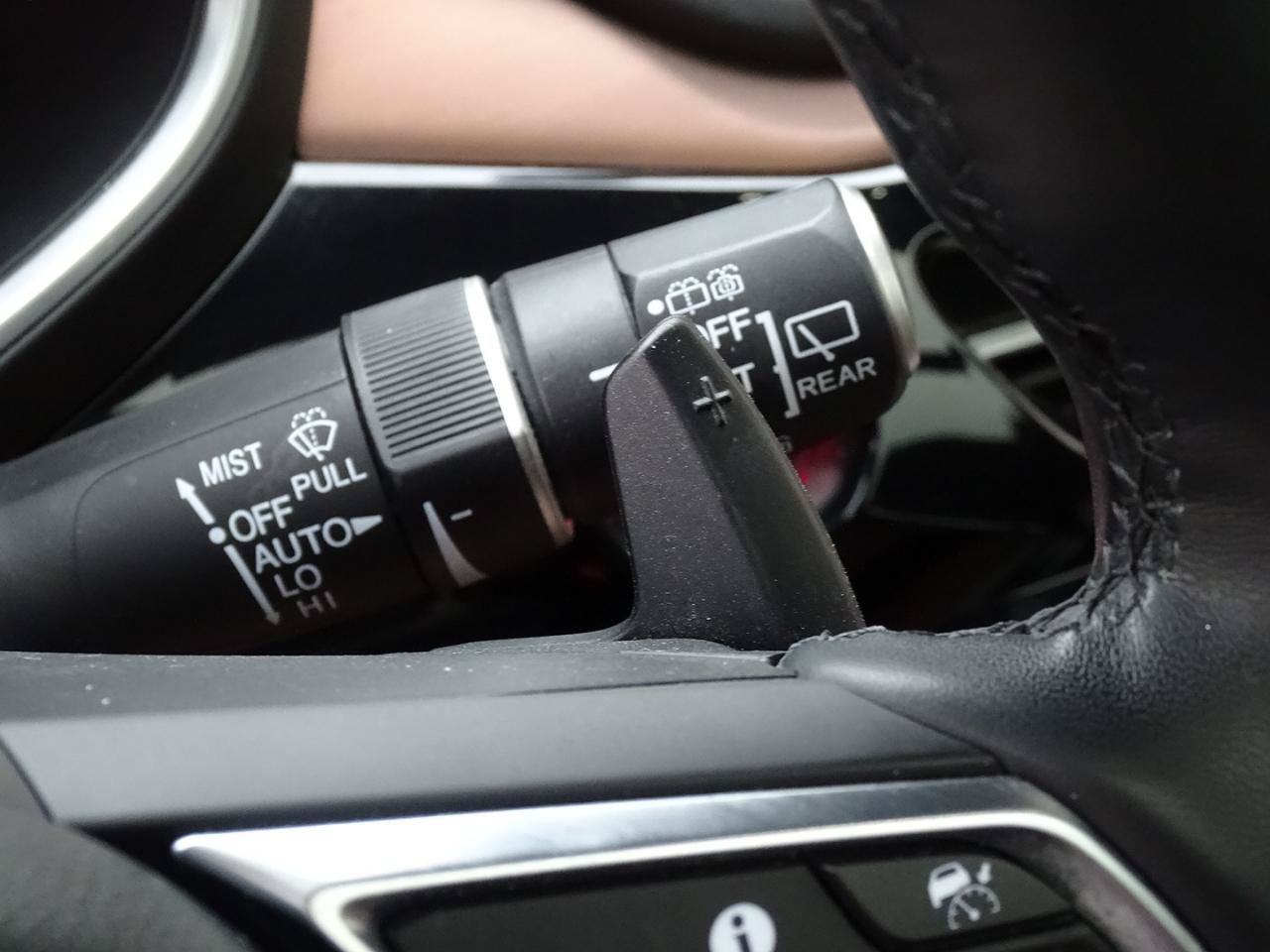 Used 2025 Acura MDX SH-AWD w/ Technology Package image 35