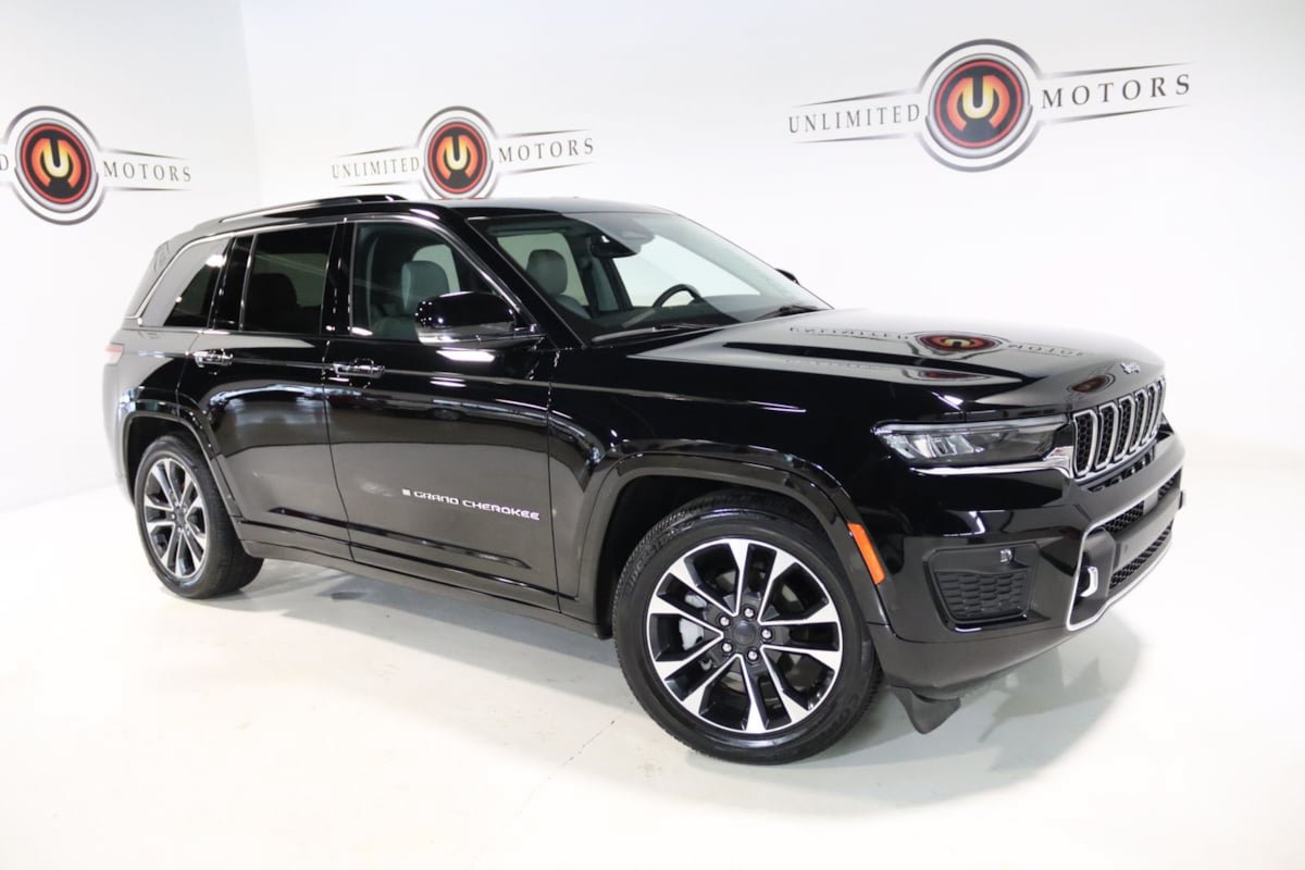 Used 2023 Jeep Grand Cherokee Overland AWD/4WD image 82