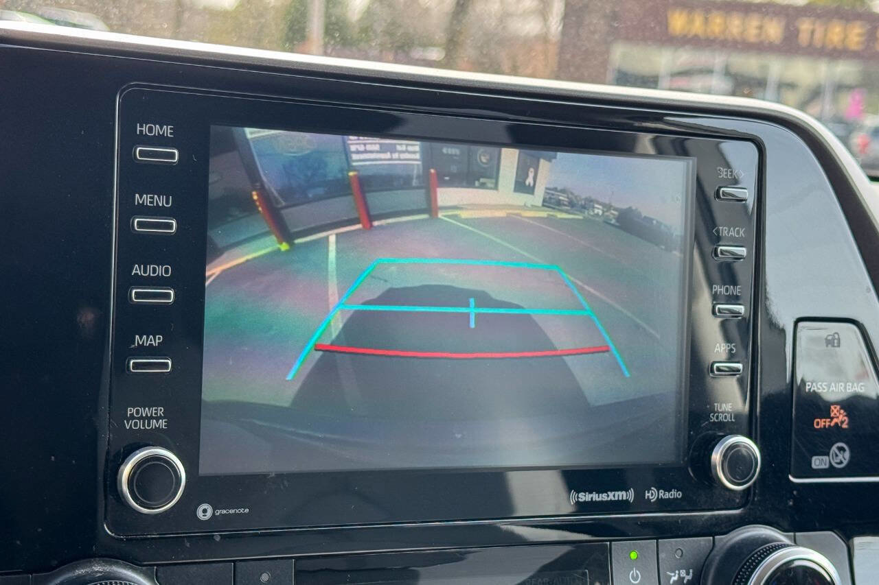 Used 2020 Toyota Highlander LE image 30