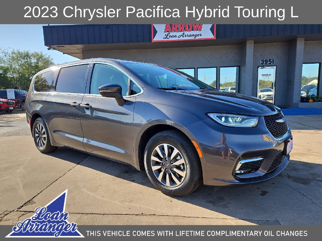 Used 2023 Chrysler Pacifica Touring-L FWD image 1