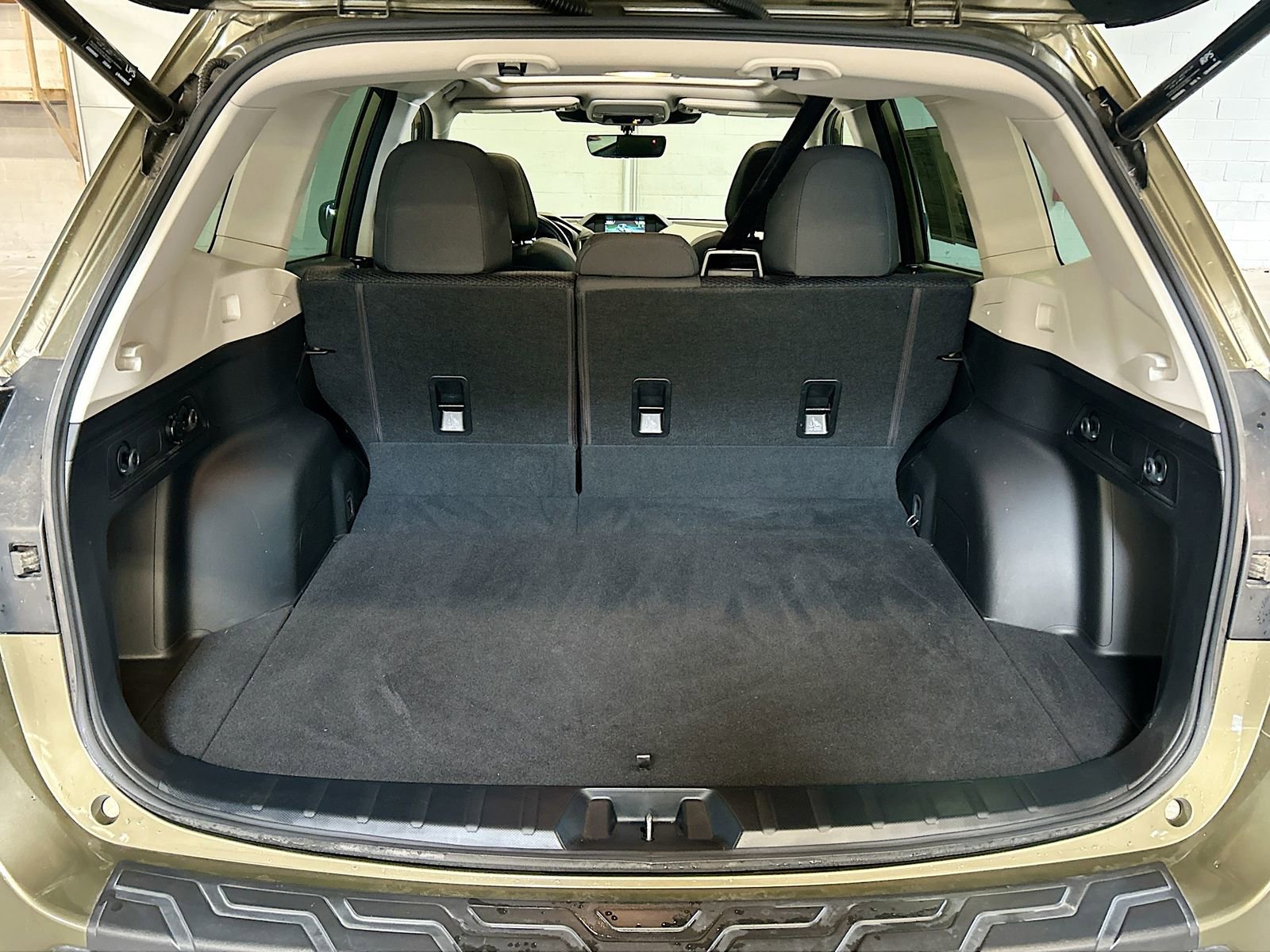 Used 2023 Subaru Forester Premium w/ Popular Package #2 image 25