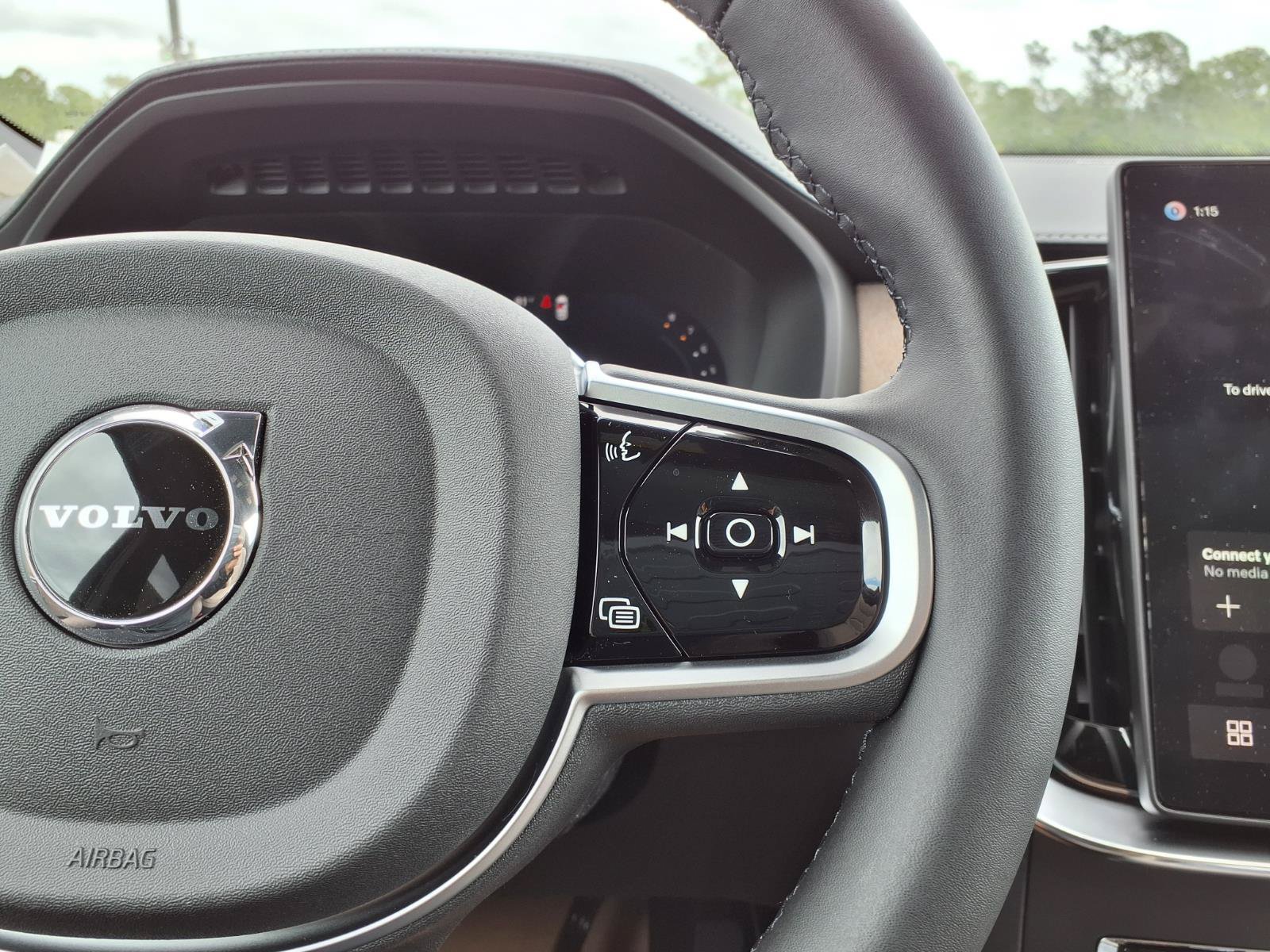 New 2026 Volvo XC90 B5 Ultra w/ Protection Package Premier AWD/4WD image 16