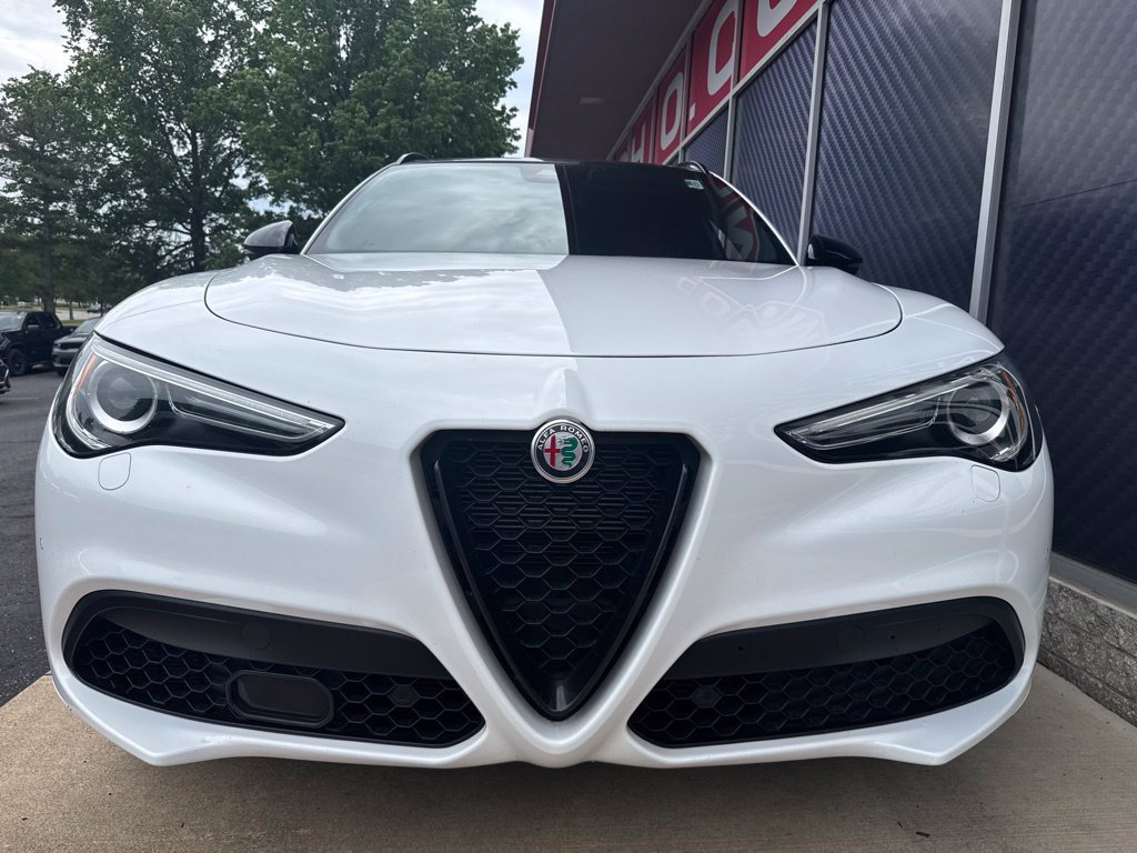 Used 2023 Alfa Romeo Stelvio Veloce AWD/4WD image 8