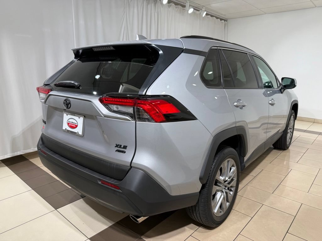 Used 2022 Toyota RAV4 XLE Premium AWD/4WD image 5