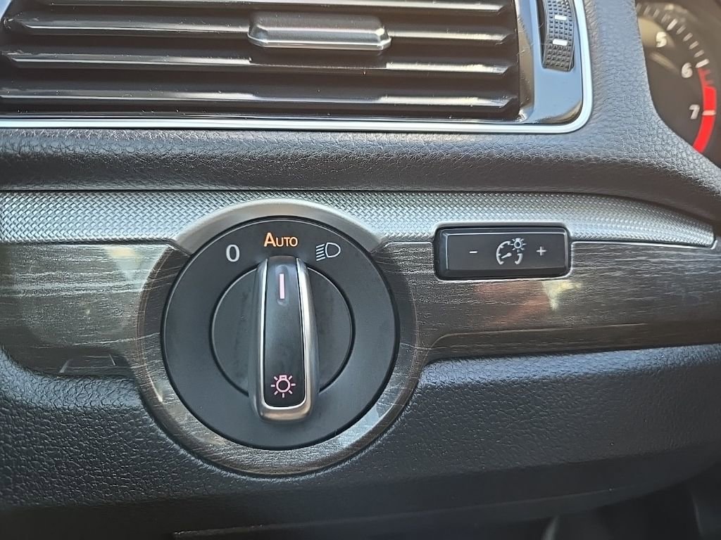 Used 2016 Volkswagen Passat 1.8T SE image 19