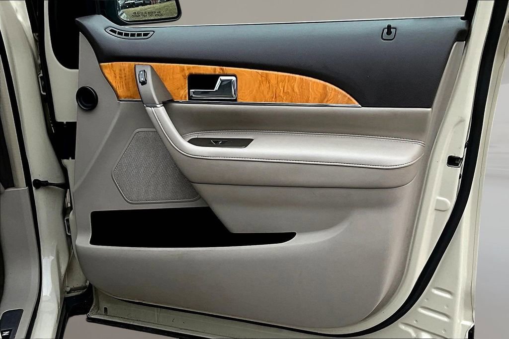 Used 2015 Lincoln MKX AWD w/ Equipment Group 102A image 27