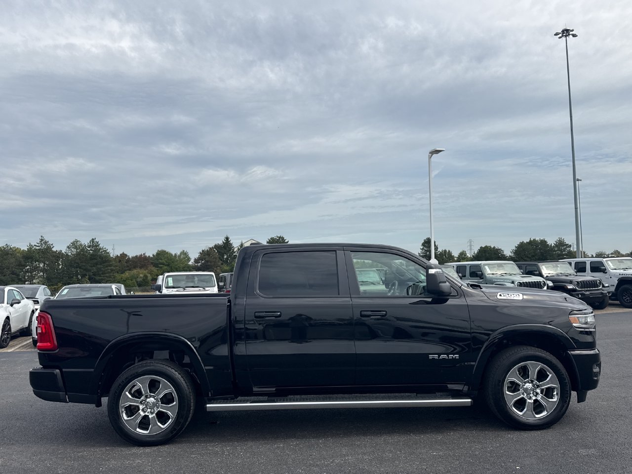 Used 2025 RAM 1500 Big Horn AWD/4WD image 2