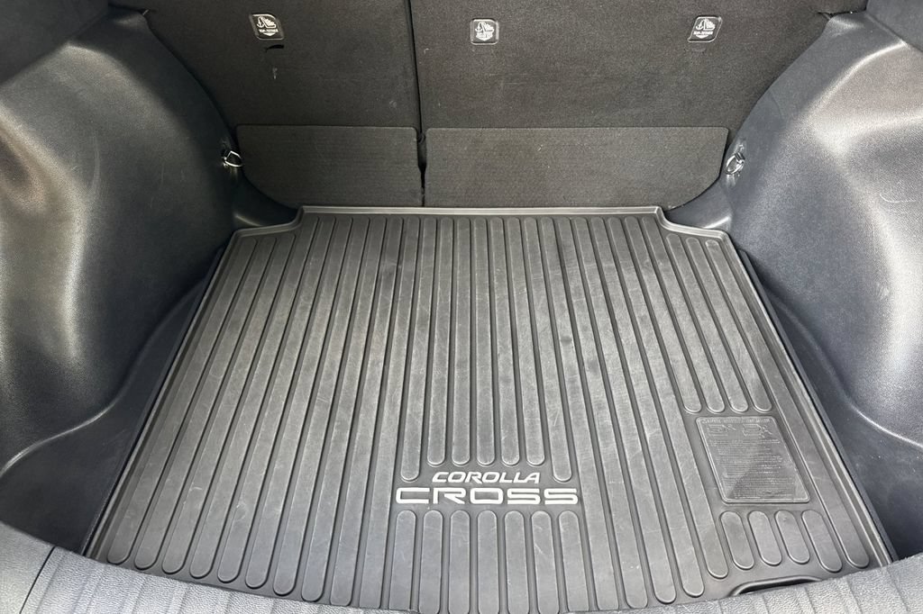 Certified 2022 Toyota Corolla Cross XLE w/ Convenience Package FWD image 14