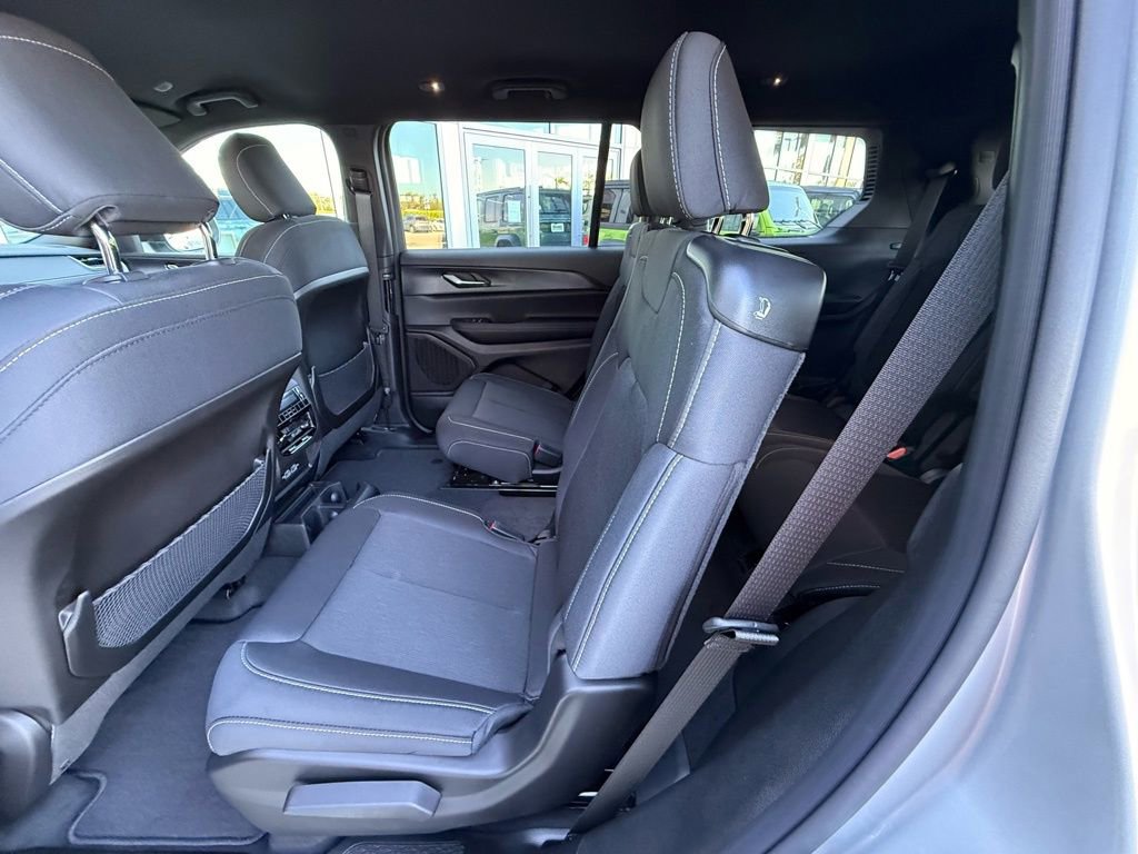 New 2026 Jeep Grand Cherokee L Laredo image 24