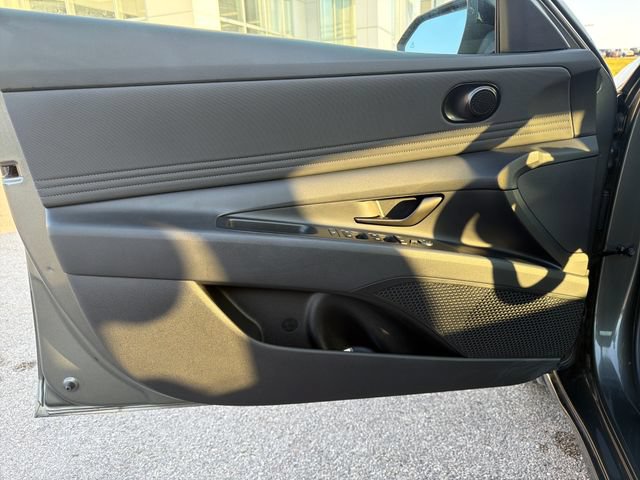 Used 2025 Hyundai Elantra Sport FWD image 9