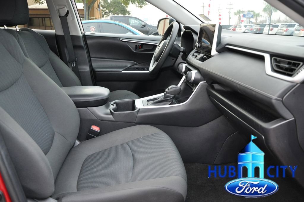 Used 2024 Toyota RAV4 LE FWD image 16