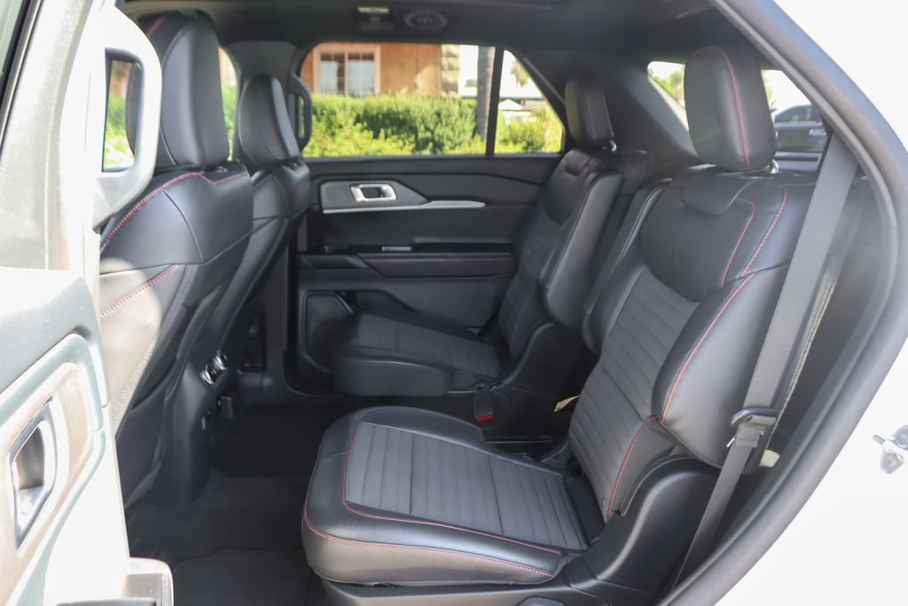 Used 2026 Ford Explorer ST-Line w/ ST-Line Street Pack AWD/4WD image 39