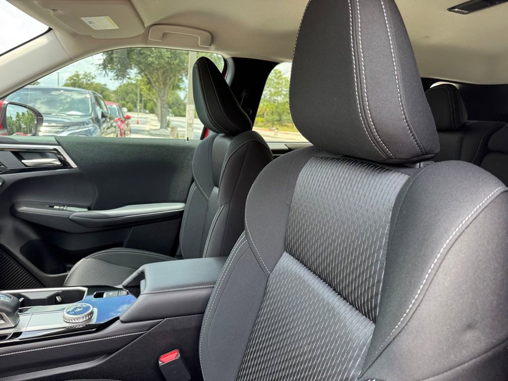 New 2025 Mitsubishi Outlander ES image 30