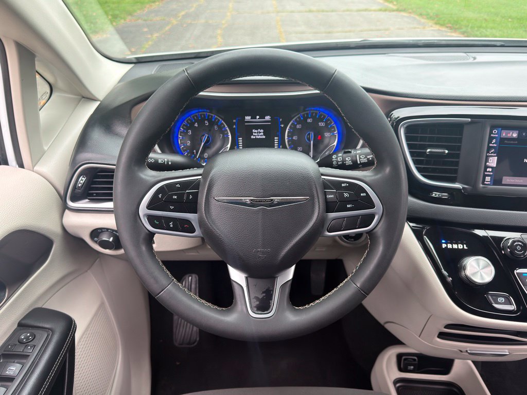 Used 2023 Chrysler Voyager LX FWD image 6