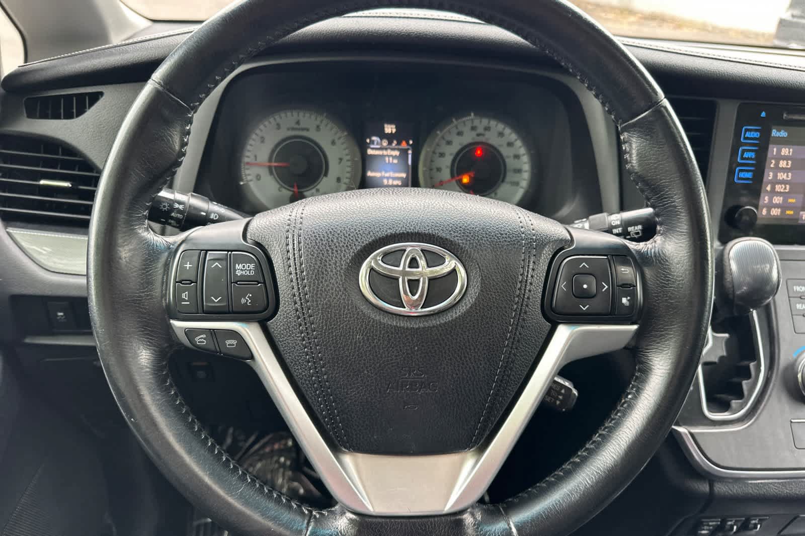 Used 2015 Toyota Sienna SE w/ SE Preferred Package FWD image 25