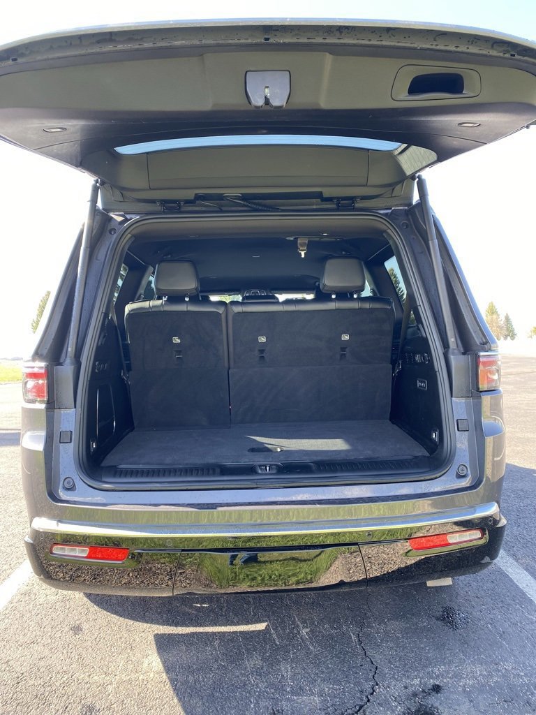 Used 2022 Jeep Wagoneer Series III AWD/4WD image 16