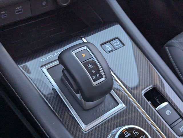 New 2025 Mitsubishi Outlander SEL image 16