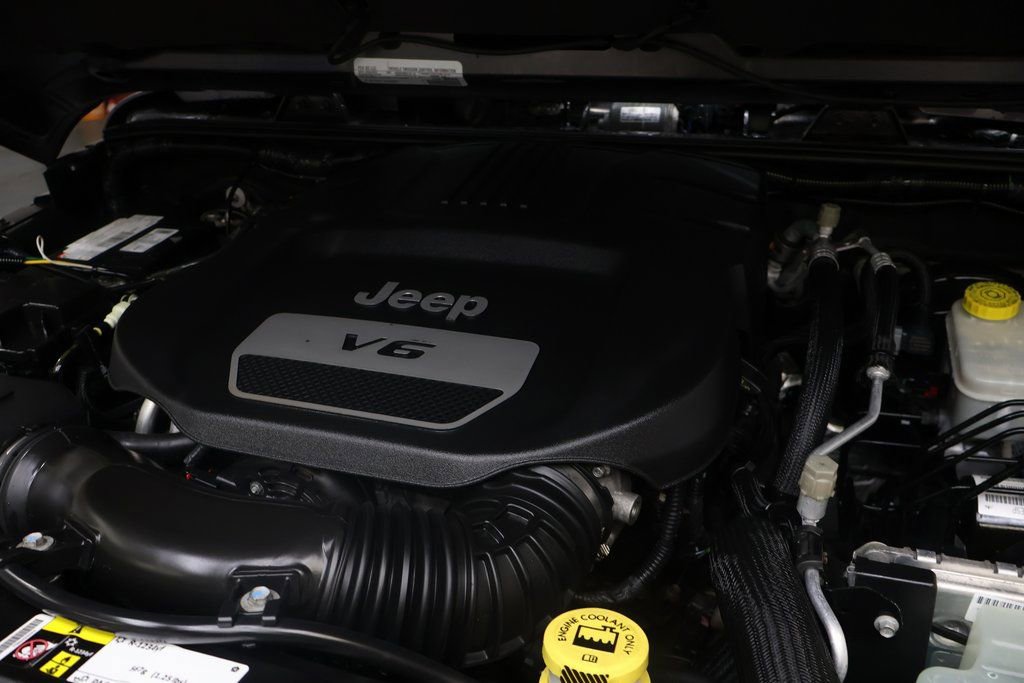 Used 2016 Jeep Wrangler Sahara image 20