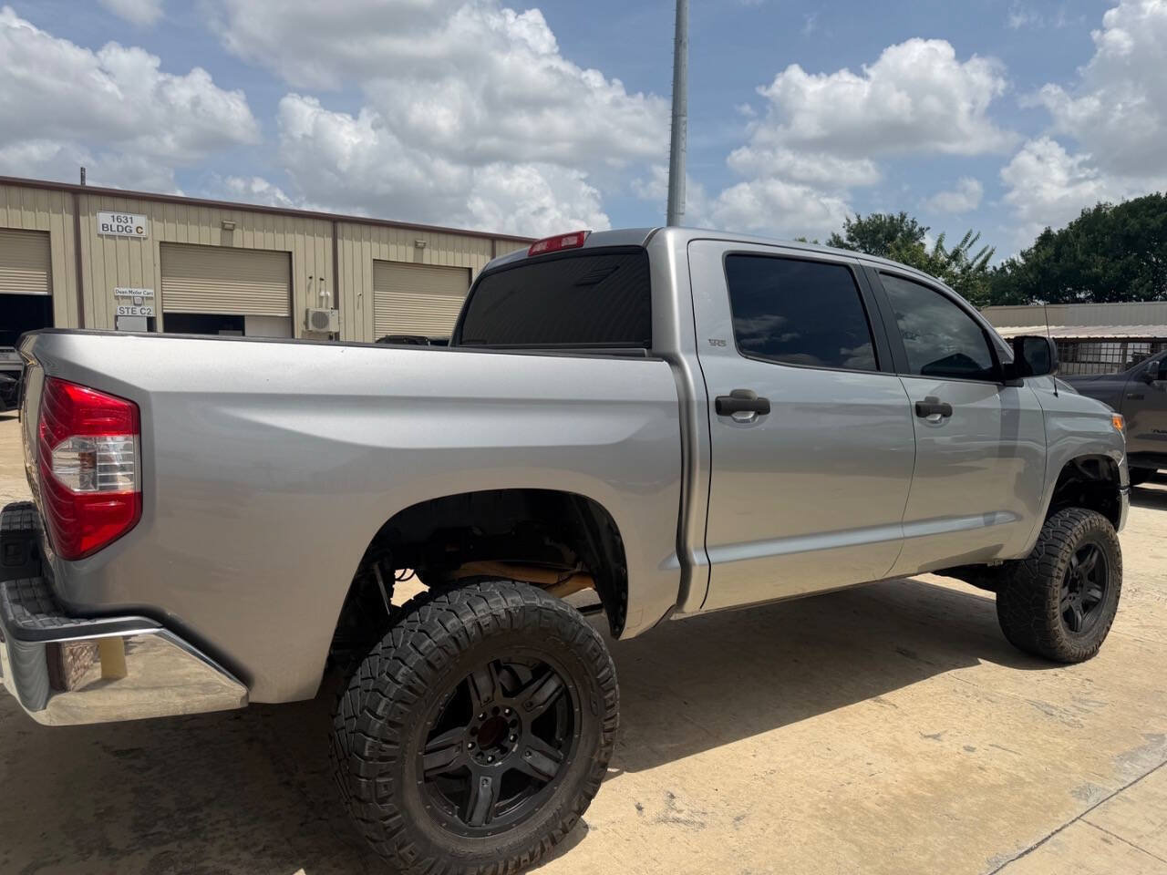 Used 2017 Toyota Tundra SR5 w/ SR5 Upgrade Package AWD/4WD image 7