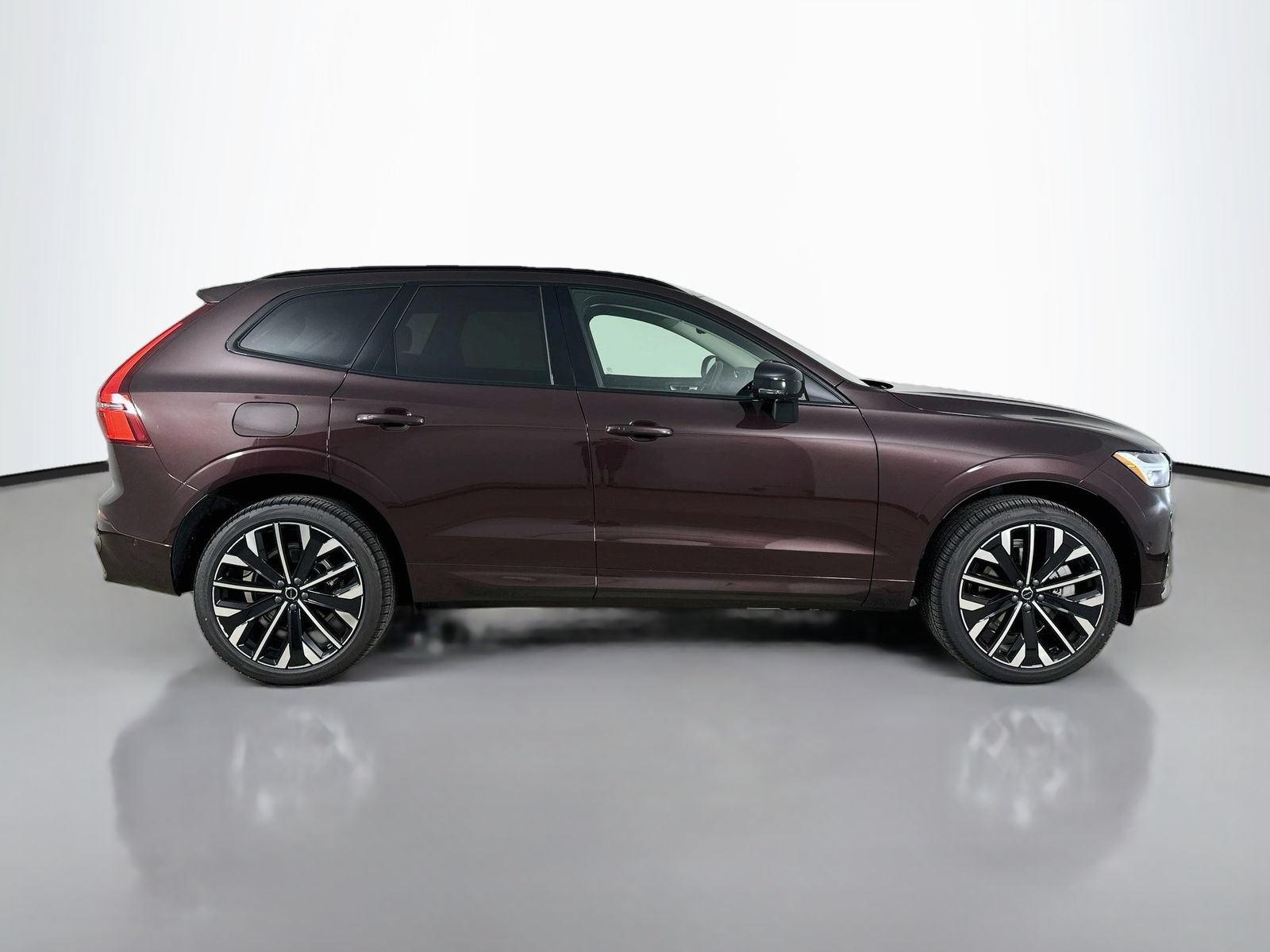 New 2026 Volvo XC60 T8 Ultra w/ Protection Package Premier AWD/4WD image 4
